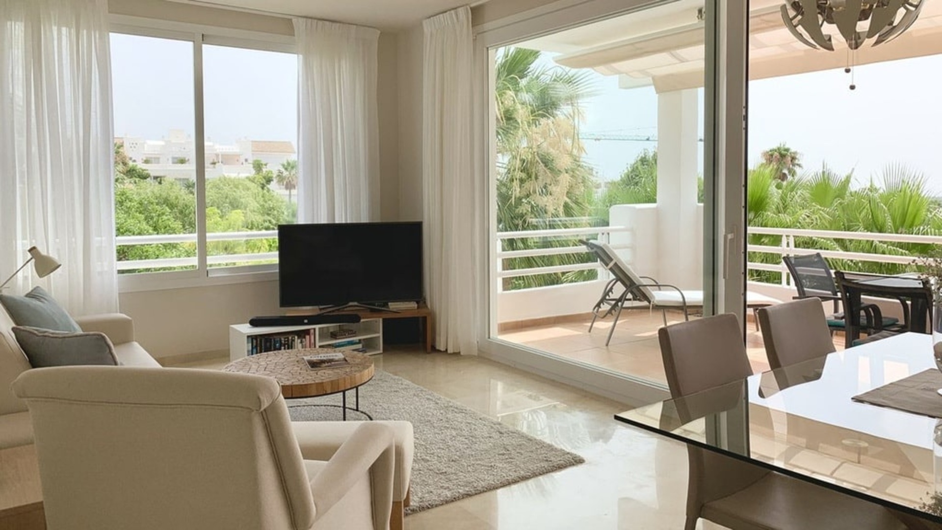 Slunný apartmán v umělé Laguně Alcazaba, Casares
