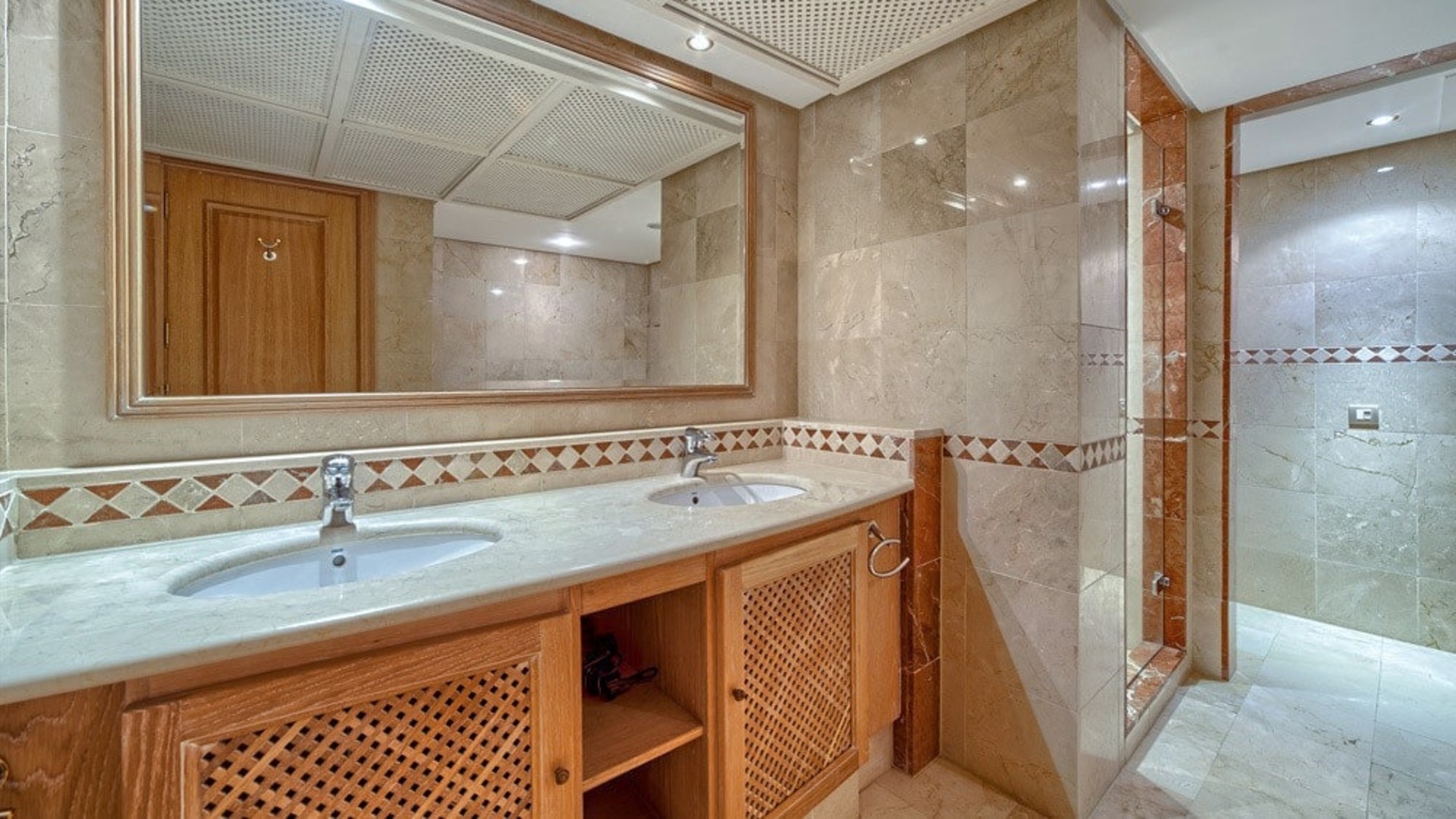 Prostorný 2 ložnicový apartmán v 5* hotelu Kempinski - PRODÁNO