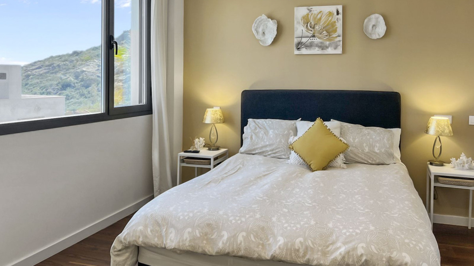 Moderní samostatně stojící vila v Bahía de Las Rocas - PRODÁNO