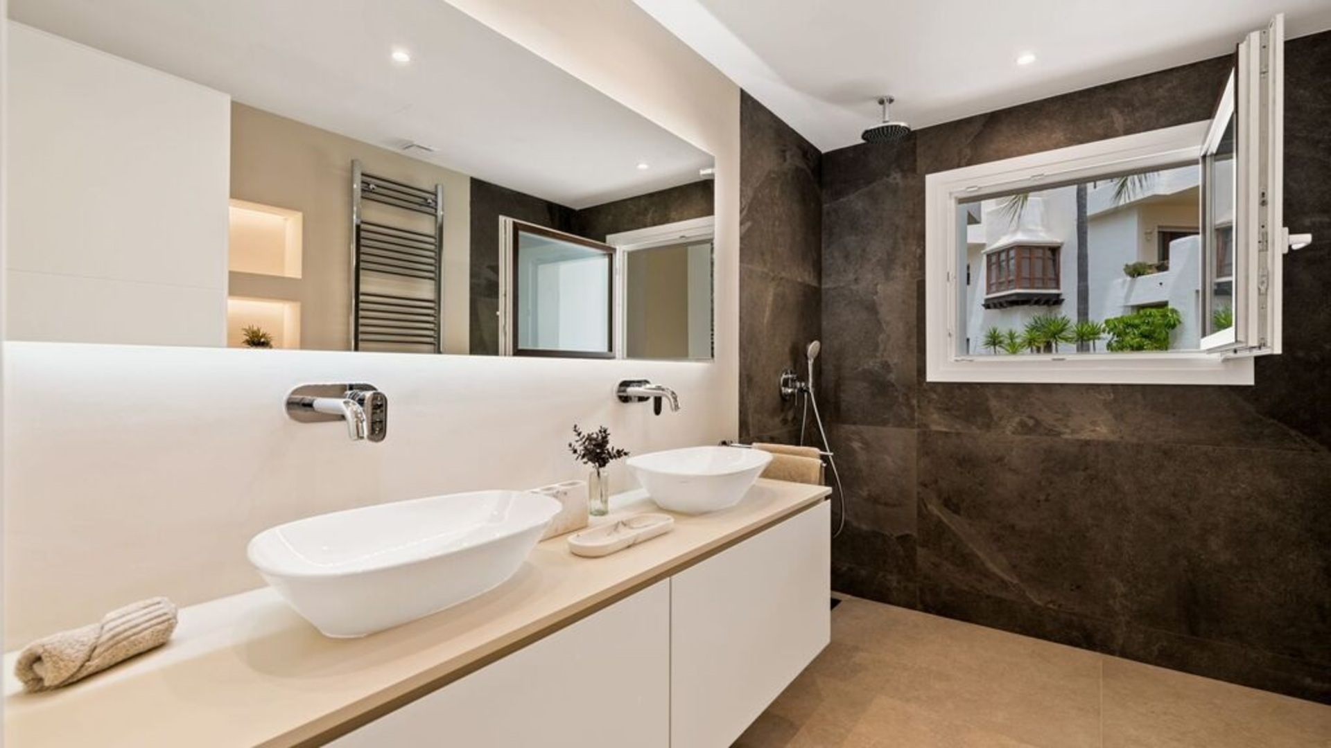 Velký apartmán s přímým vstupem na pláž - PRODÁNO