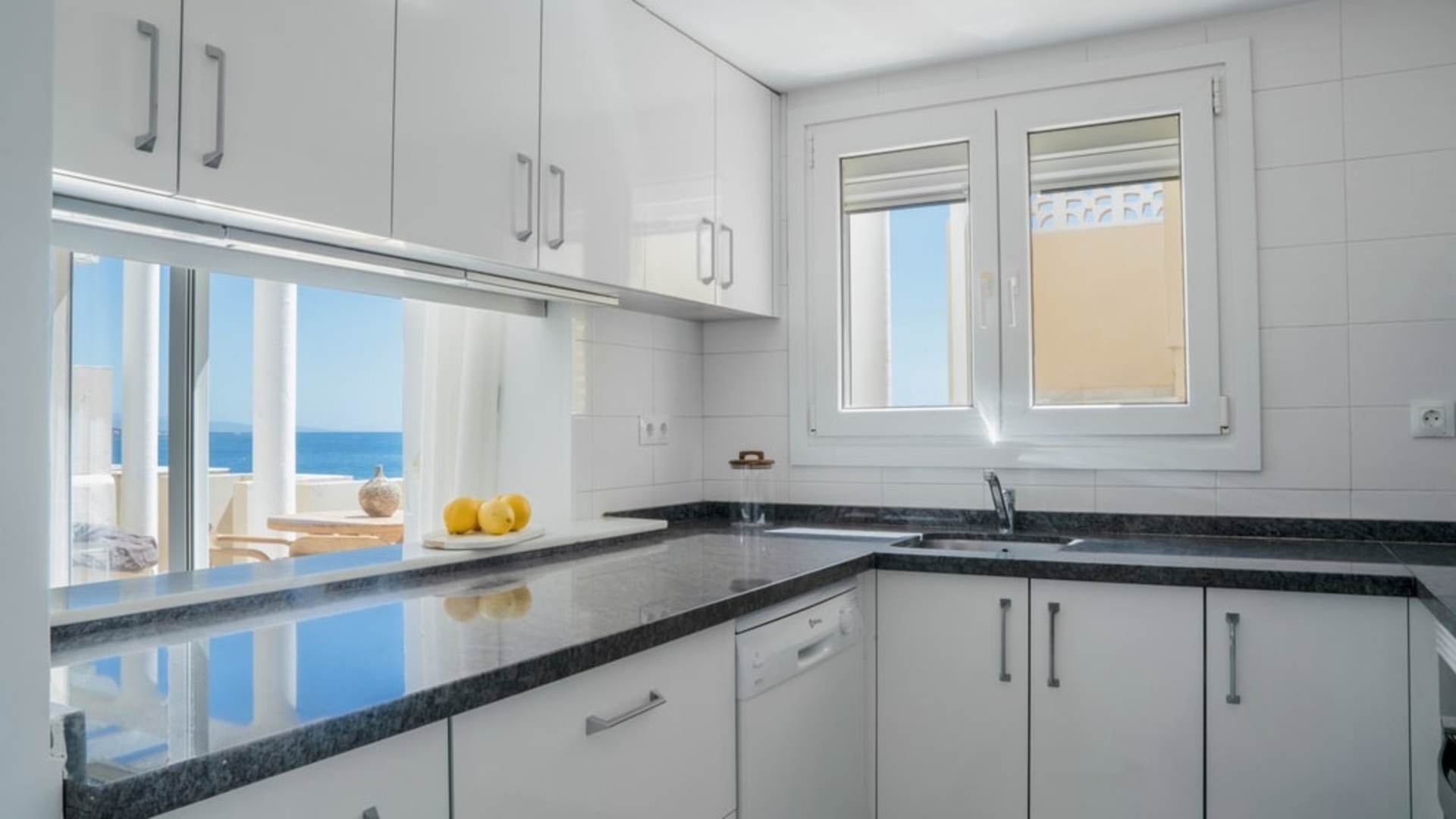 Krásný podkrovní apartmán v Playa del Moral, PRODÁNO