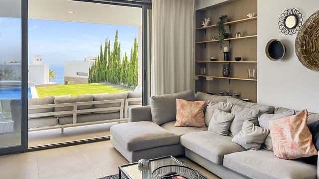 Moderní samostatně stojící vila v Bahía de Las Rocas - PRODÁNO