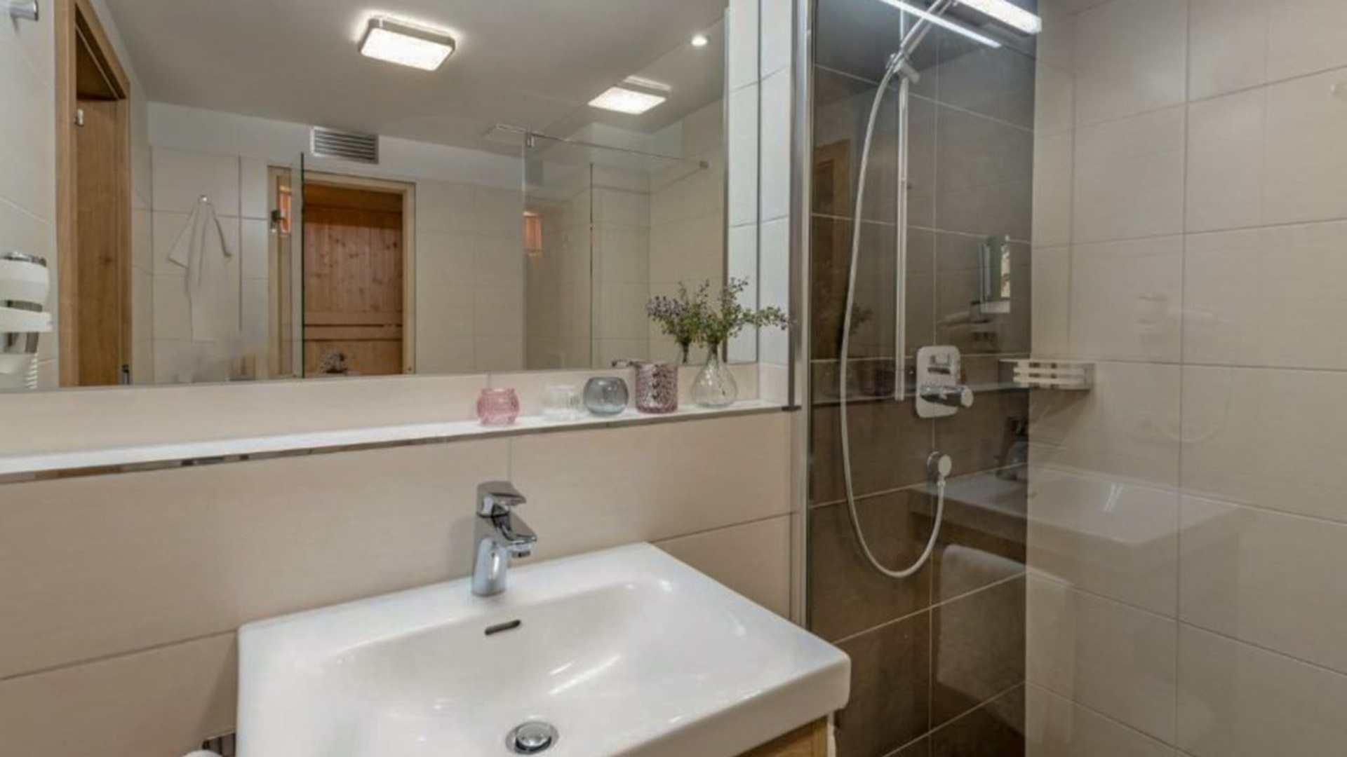 Zajímavý investiční apartmán s 1 ložnicí a balkónem
