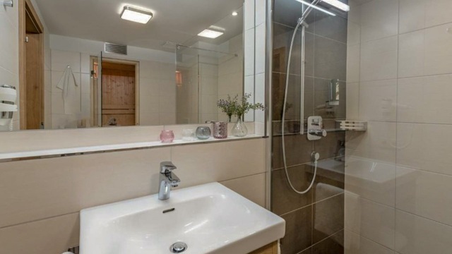 Zajímavý investiční apartmán s 1 ložnicí a balkónem
