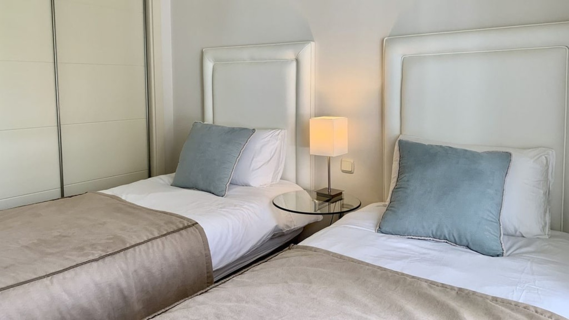 Slunný apartmán v umělé Laguně Alcazaba, Casares