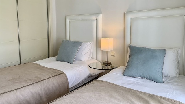 Slunný apartmán v umělé Laguně Alcazaba, Casares