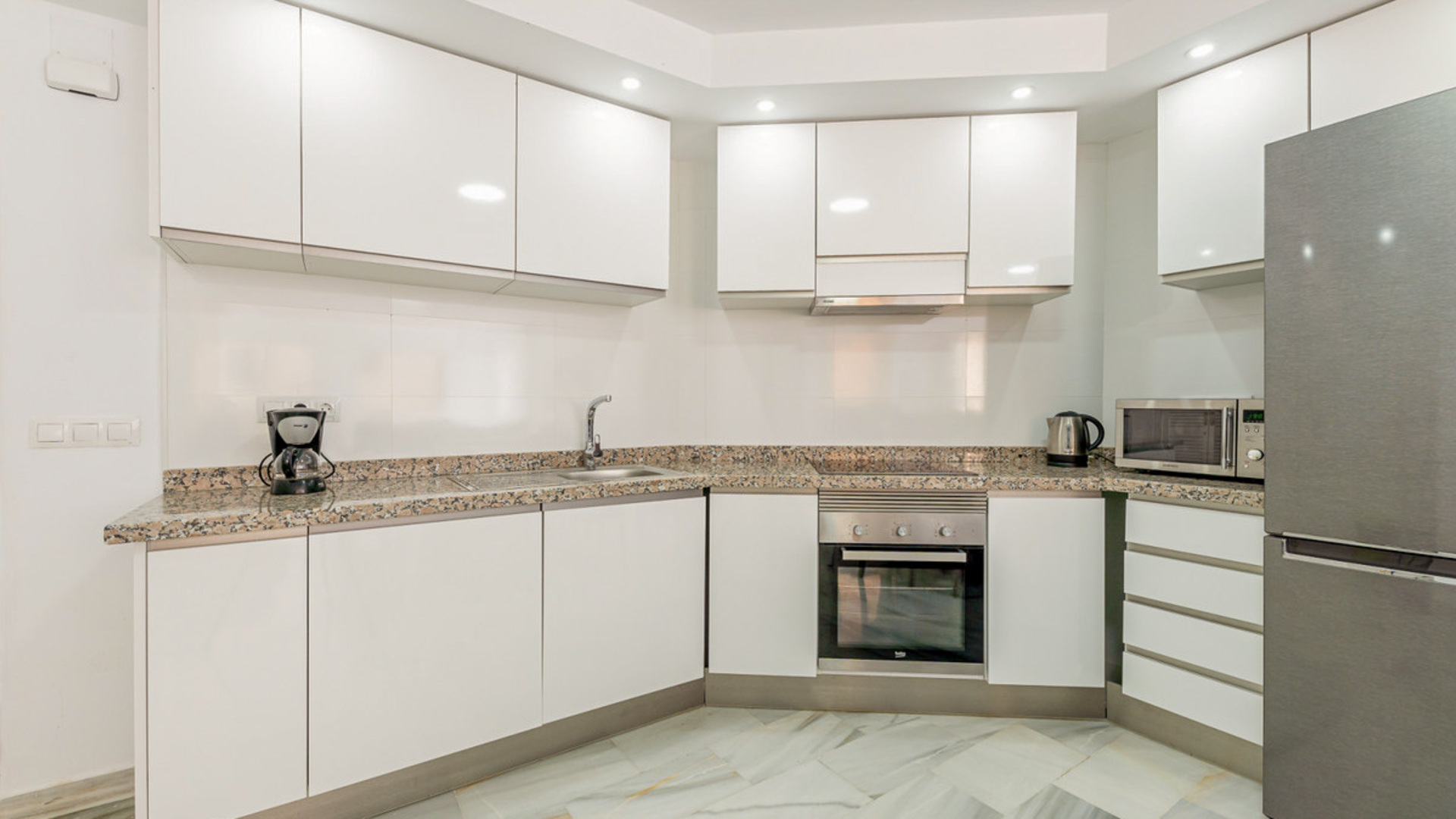 Apartmán ve středním patře v luxusní destinaci Puerto Banús