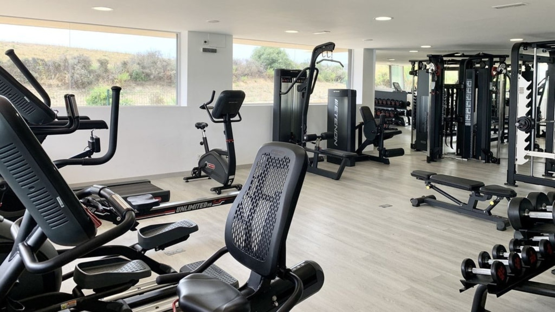 Slunný apartmán v umělé Laguně Alcazaba, Casares