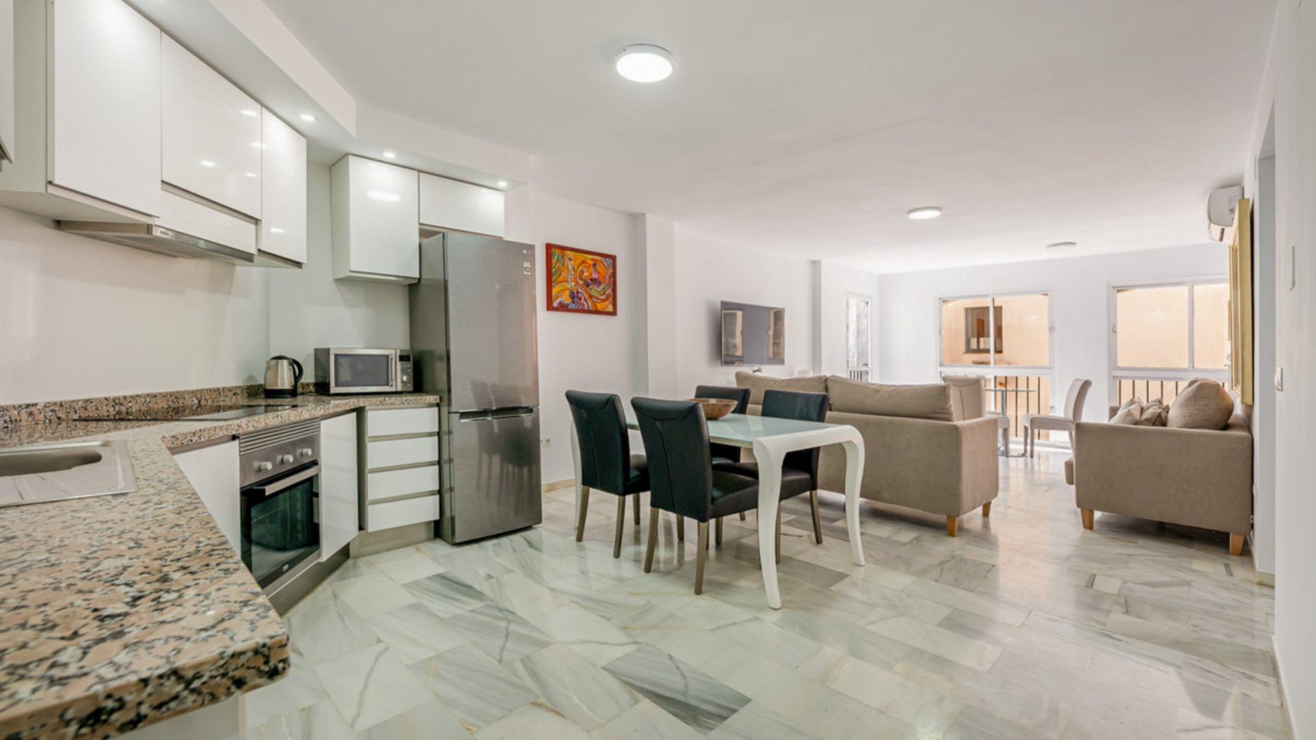 Apartmán ve středním patře v luxusní destinaci Puerto Banús