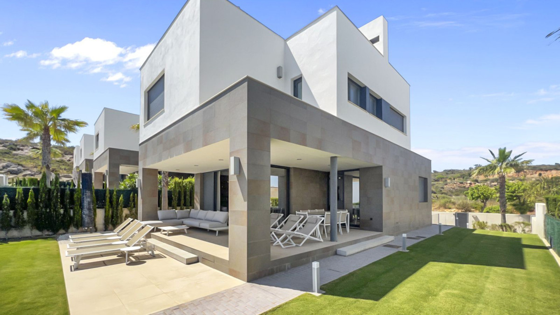 Moderní samostatně stojící vila v Bahía de Las Rocas - PRODÁNO