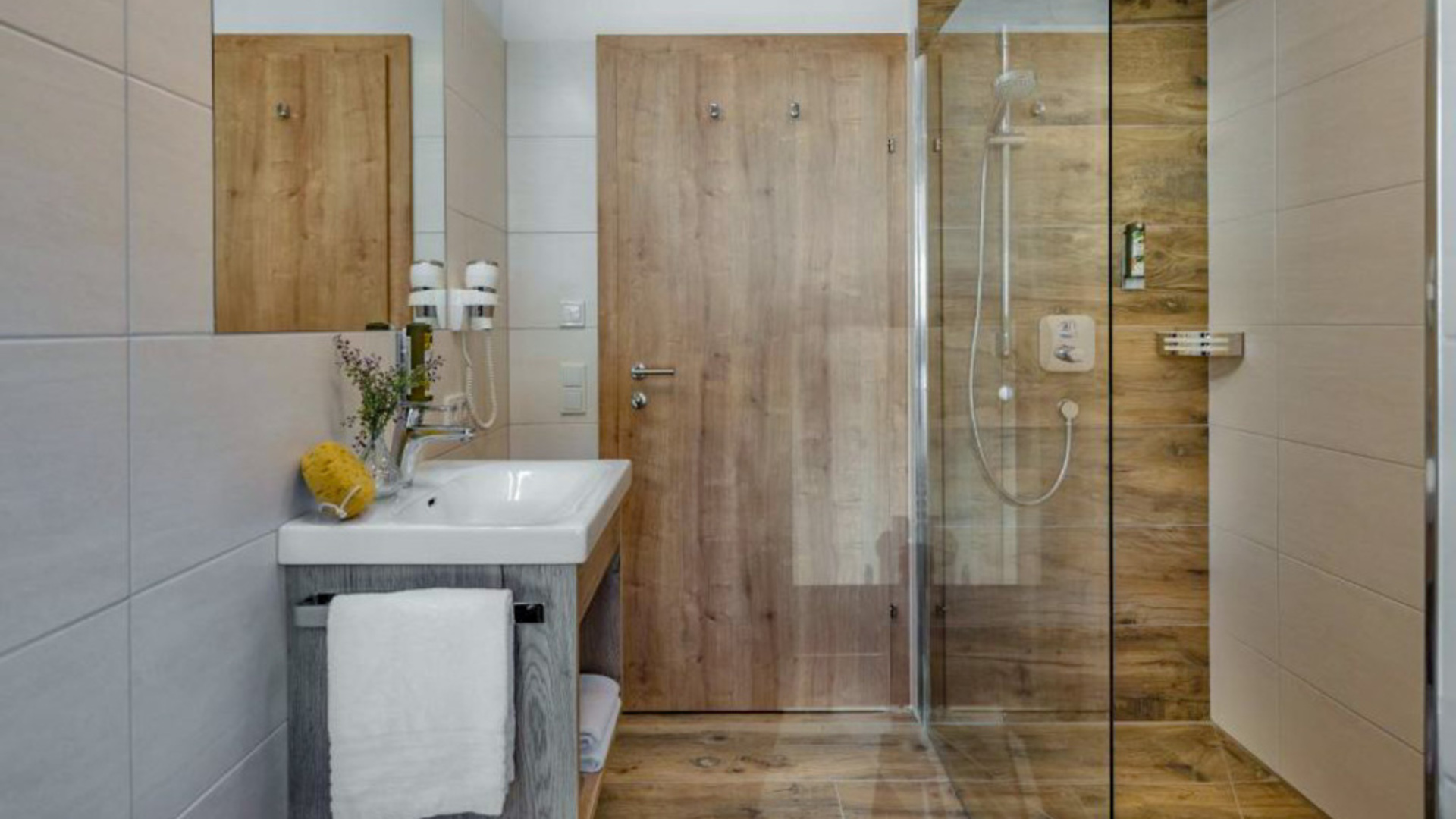 Krásný apartmán se 2 ložnicemi, luxusní saunou a balkónem