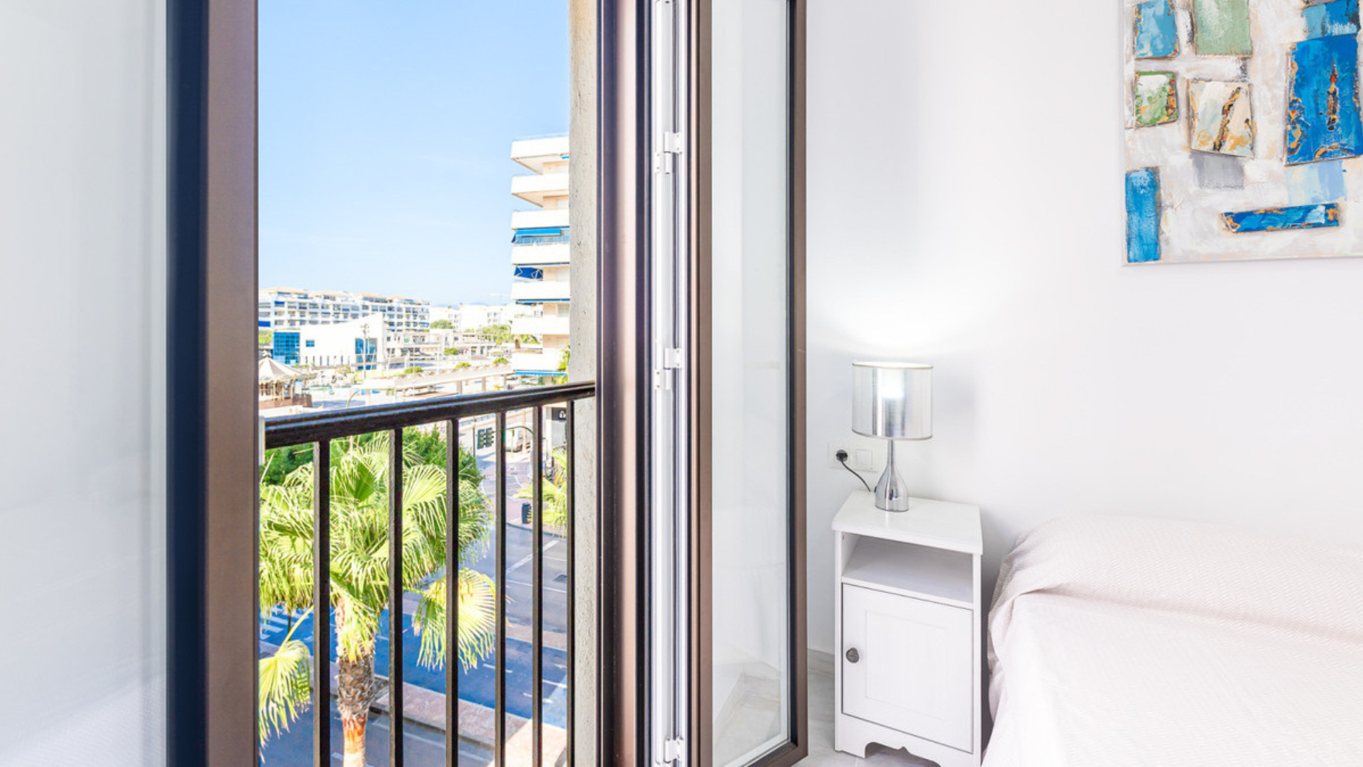 Apartmán ve středním patře v luxusní destinaci Puerto Banús