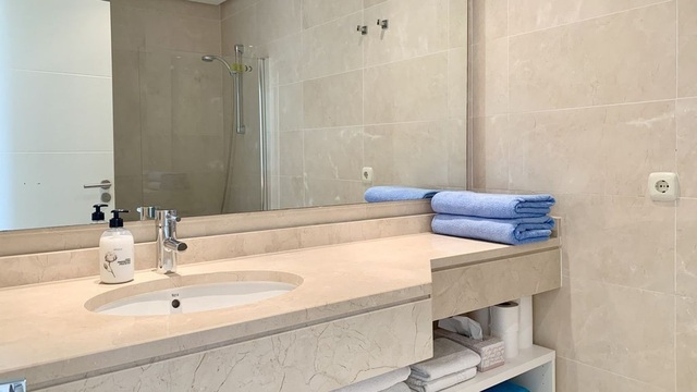 Slunný apartmán v umělé Laguně Alcazaba, Casares
