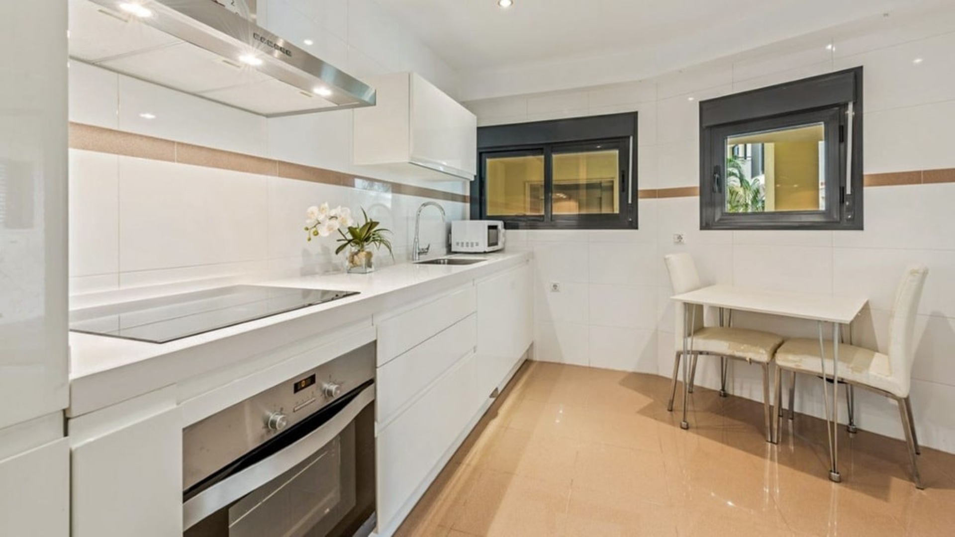 Luxusní apartmán u pláže Cosmo v Esteponě - PRODÁNO