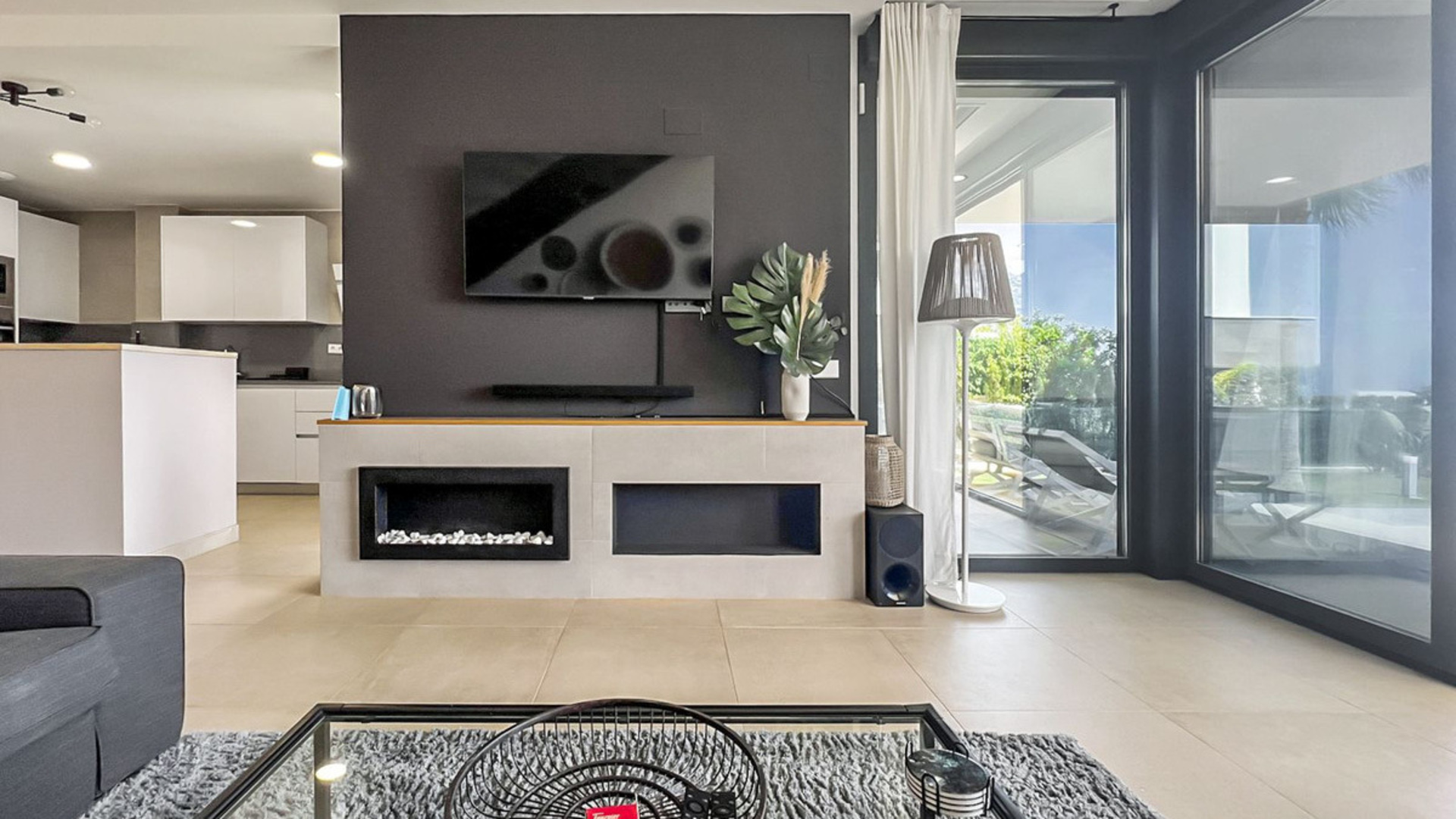 Moderní samostatně stojící vila v Bahía de Las Rocas - PRODÁNO