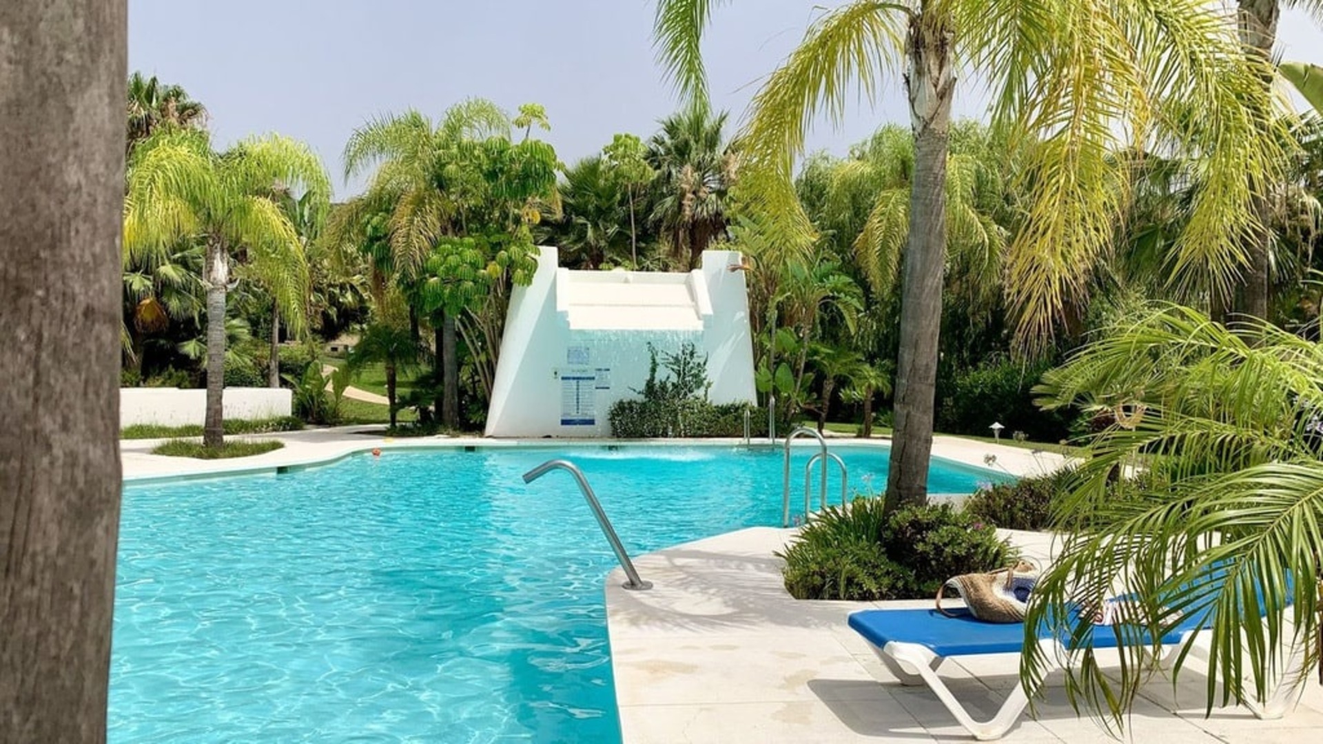 Slunný apartmán v umělé Laguně Alcazaba, Casares
