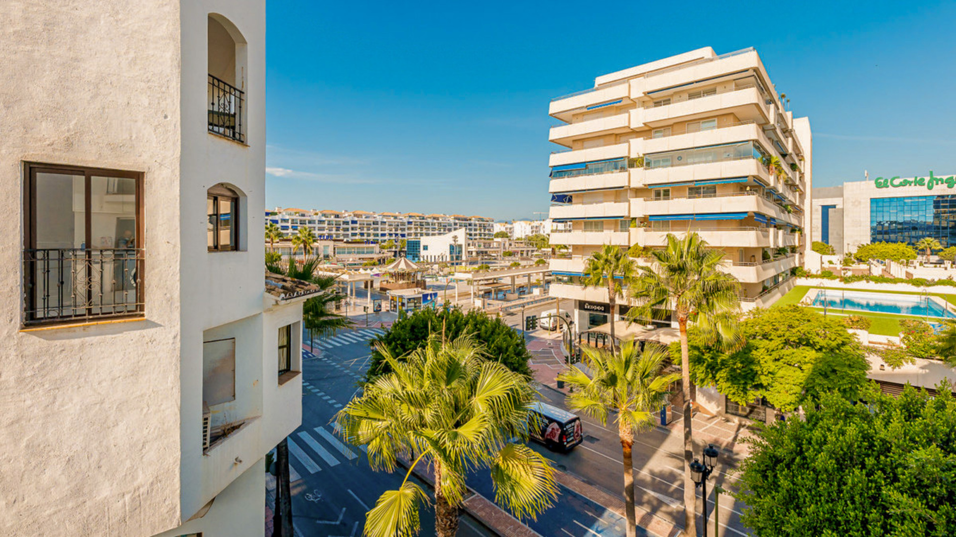 Apartmán ve středním patře v luxusní destinaci Puerto Banús