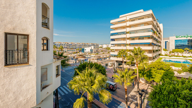 Apartmán ve středním patře v luxusní destinaci Puerto Banús
