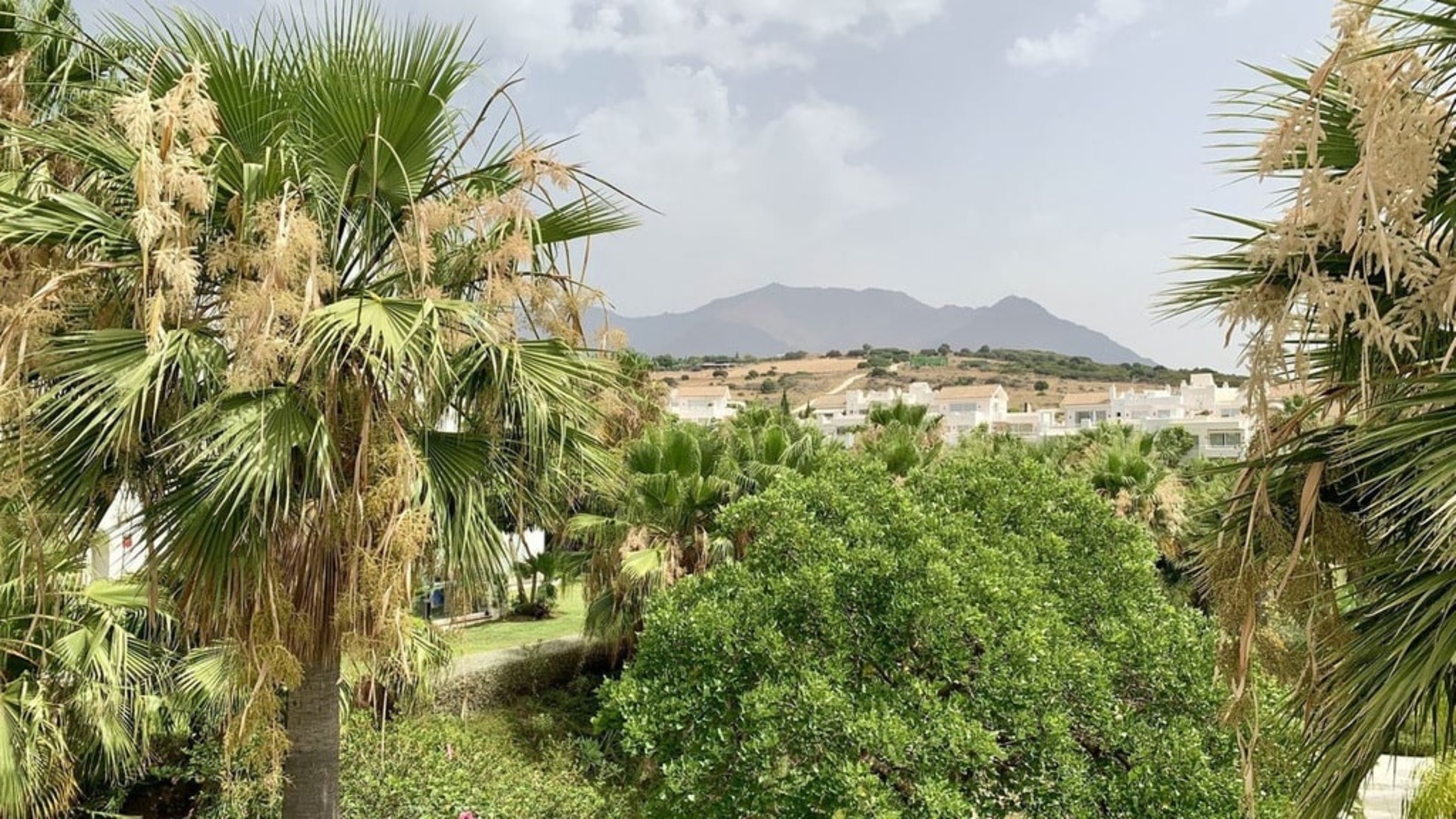Slunný apartmán v umělé Laguně Alcazaba, Casares