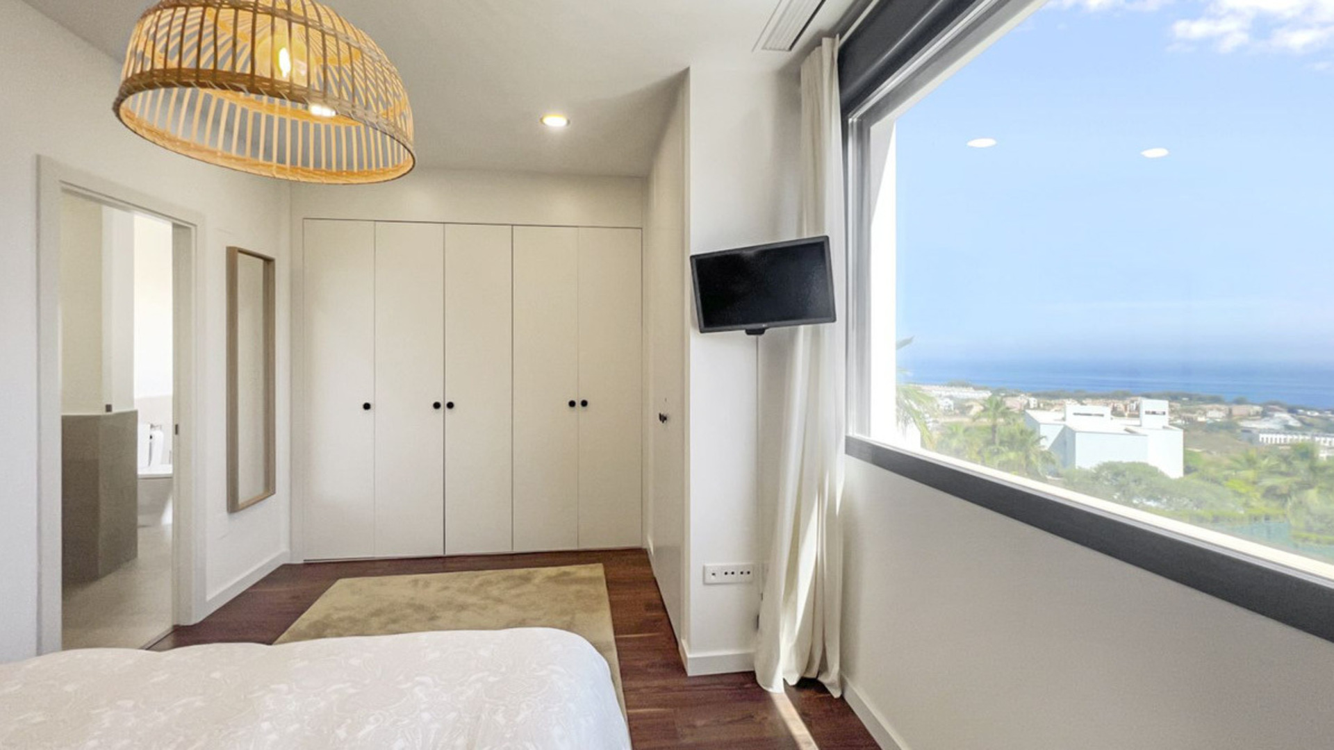 Moderní samostatně stojící vila v Bahía de Las Rocas - PRODÁNO