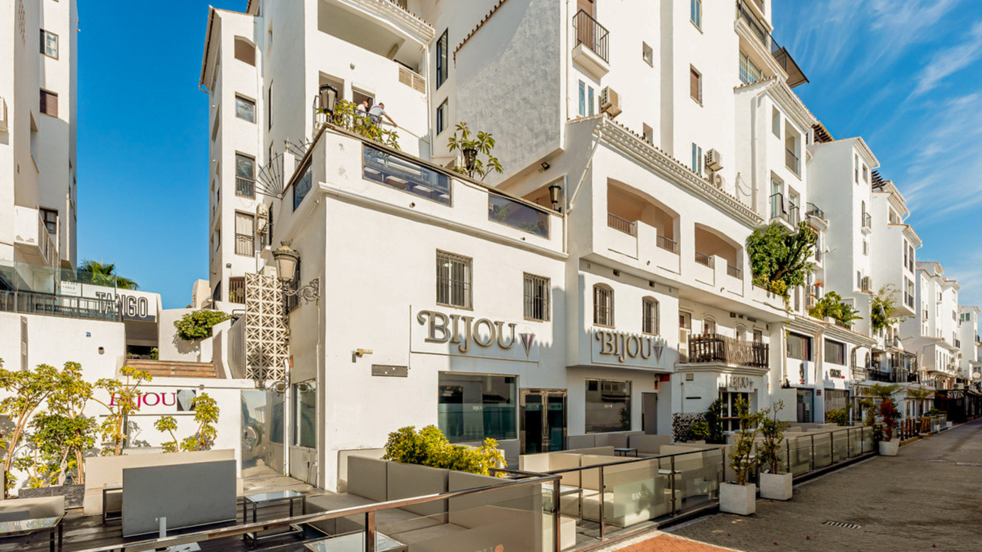 Apartmán ve středním patře v luxusní destinaci Puerto Banús