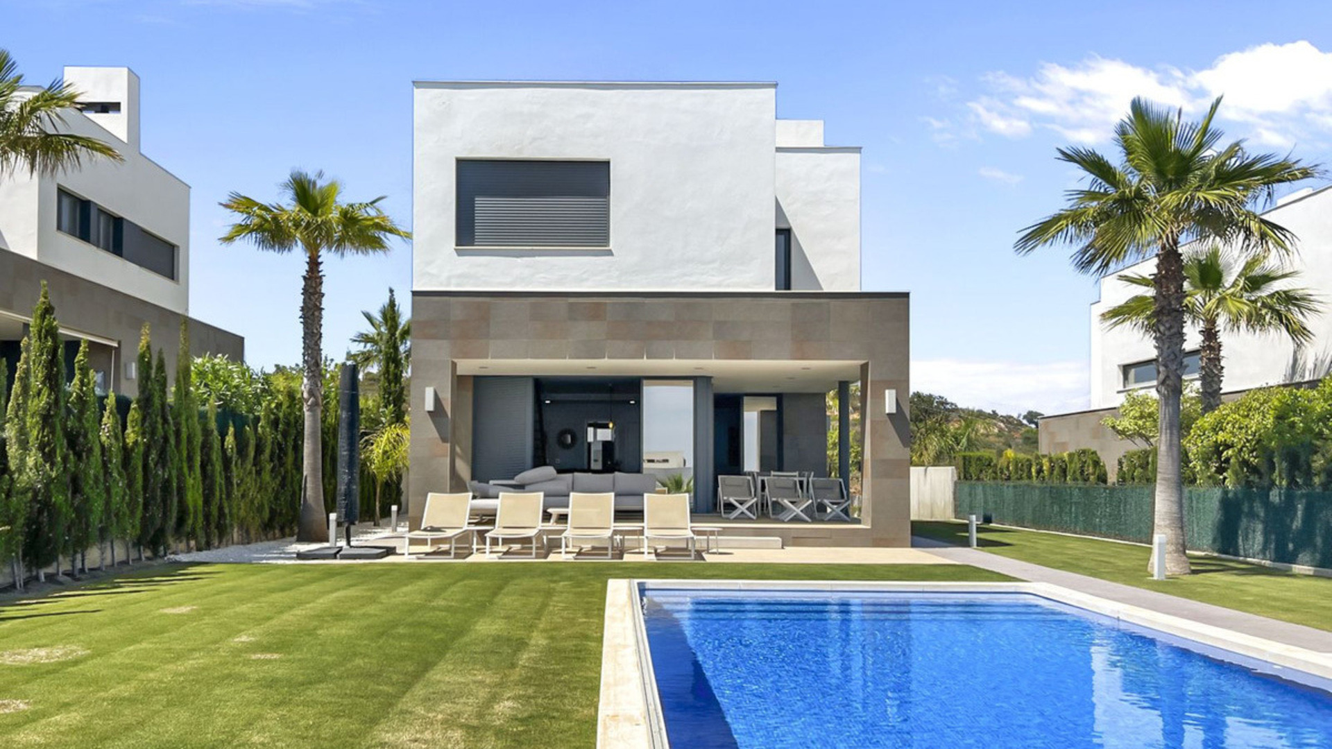 Moderní samostatně stojící vila v Bahía de Las Rocas - PRODÁNO